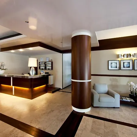 La Pineta Aparthotel 4*